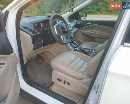 Форд Эскейп 2015 в Киеве на Automoto.ua Белый Форд Эскейп, объемом двигателя 1.6 л и пробегом 161 тыс. км за 11500 $, фото 2 на Automoto.ua