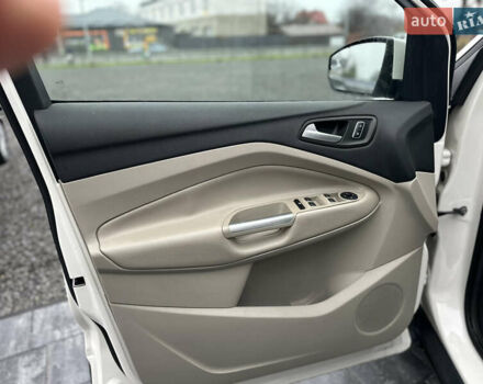 Белый Форд Эскейп, объемом двигателя 2 л и пробегом 183 тыс. км за 11800 $, фото 22 на Automoto.ua