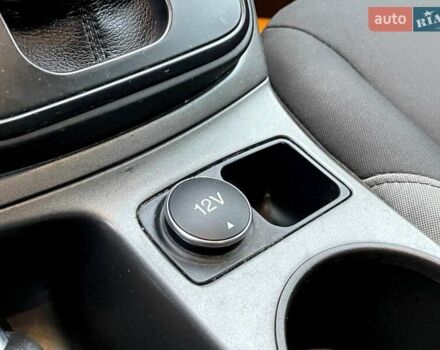 Форд Эскейп 2015 в Киеве на Automoto.ua Белый Форд Эскейп, объемом двигателя 2.5 л и пробегом 156 тыс. км за 10900 $, фото 41 на Automoto.ua