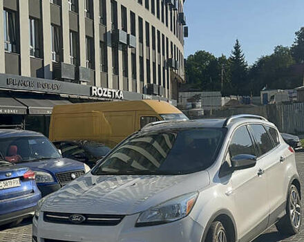 Білий Форд Ескейп, об'ємом двигуна 2 л та пробігом 250 тис. км за 9300 $, фото 1 на Automoto.ua