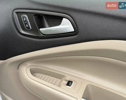 Белый Форд Эскейп, объемом двигателя 2 л и пробегом 179 тыс. км за 12600 $, фото 41 на Automoto.ua