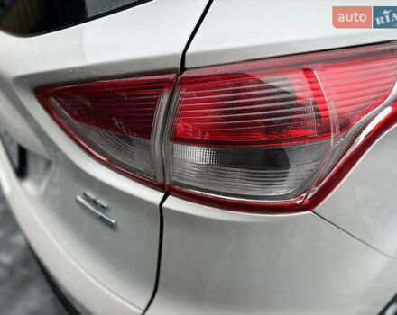 Белый Форд Эскейп, объемом двигателя 2 л и пробегом 183 тыс. км за 11800 $, фото 13 на Automoto.ua