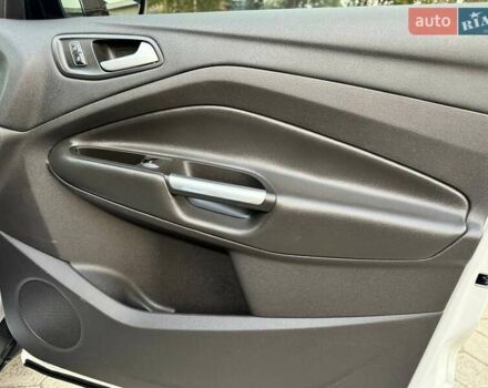 Белый Форд Эскейп, объемом двигателя 2 л и пробегом 140 тыс. км за 11400 $, фото 55 на Automoto.ua