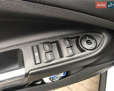 Белый Форд Эскейп, объемом двигателя 2 л и пробегом 185 тыс. км за 12800 $, фото 11 на Automoto.ua