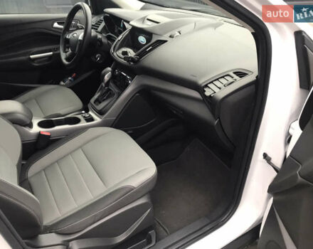 Белый Форд Эскейп, объемом двигателя 2 л и пробегом 185 тыс. км за 12800 $, фото 7 на Automoto.ua