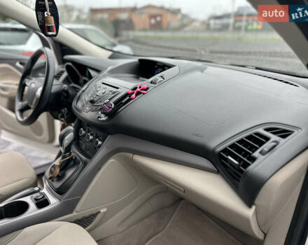 Белый Форд Эскейп, объемом двигателя 2 л и пробегом 183 тыс. км за 11800 $, фото 26 на Automoto.ua