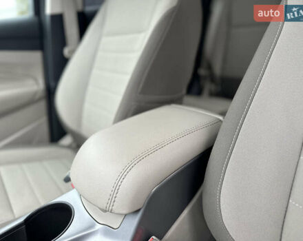 Белый Форд Эскейп, объемом двигателя 2 л и пробегом 183 тыс. км за 11800 $, фото 21 на Automoto.ua