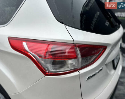 Белый Форд Эскейп, объемом двигателя 2 л и пробегом 183 тыс. км за 11800 $, фото 10 на Automoto.ua