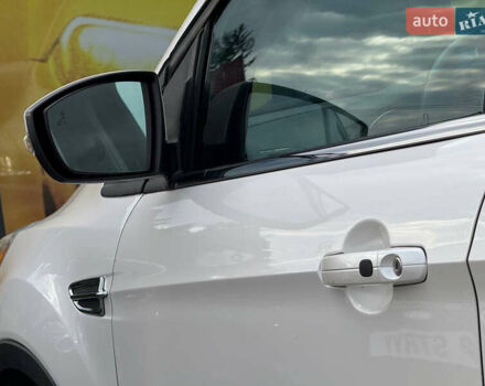 Белый Форд Эскейп, объемом двигателя 2 л и пробегом 179 тыс. км за 12600 $, фото 21 на Automoto.ua