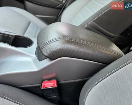 Белый Форд Эскейп, объемом двигателя 2 л и пробегом 140 тыс. км за 11400 $, фото 28 на Automoto.ua