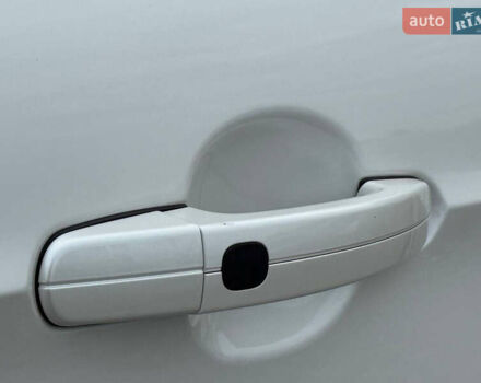 Белый Форд Эскейп, объемом двигателя 2 л и пробегом 179 тыс. км за 12600 $, фото 31 на Automoto.ua