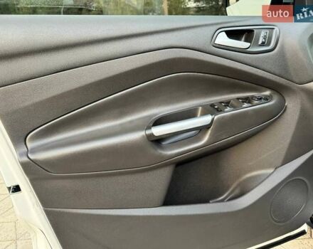 Белый Форд Эскейп, объемом двигателя 2 л и пробегом 140 тыс. км за 11400 $, фото 22 на Automoto.ua