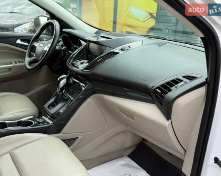 Белый Форд Эскейп, объемом двигателя 2 л и пробегом 179 тыс. км за 12600 $, фото 39 на Automoto.ua