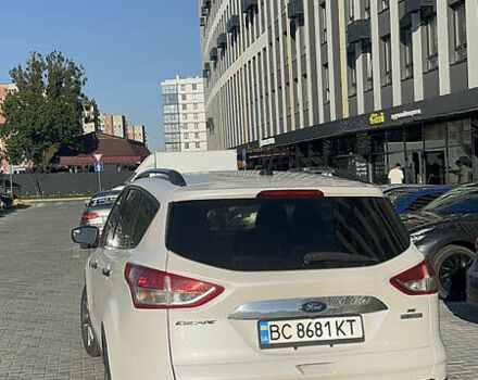 Білий Форд Ескейп, об'ємом двигуна 2 л та пробігом 250 тис. км за 9300 $, фото 3 на Automoto.ua
