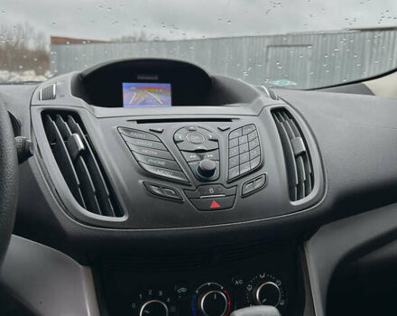 Белый Форд Эскейп, объемом двигателя 1.6 л и пробегом 170 тыс. км за 10350 $, фото 7 на Automoto.ua