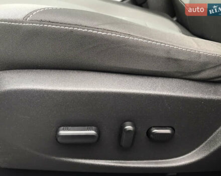 Белый Форд Эскейп, объемом двигателя 2 л и пробегом 185 тыс. км за 12800 $, фото 17 на Automoto.ua