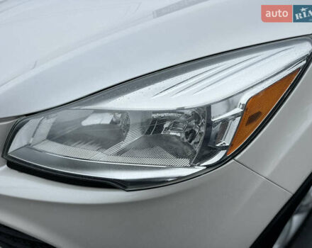 Белый Форд Эскейп, объемом двигателя 2 л и пробегом 183 тыс. км за 11800 $, фото 7 на Automoto.ua