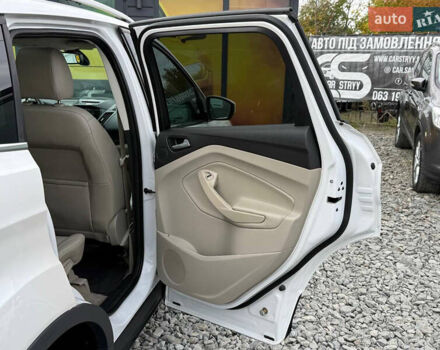 Белый Форд Эскейп, объемом двигателя 2 л и пробегом 179 тыс. км за 12600 $, фото 47 на Automoto.ua