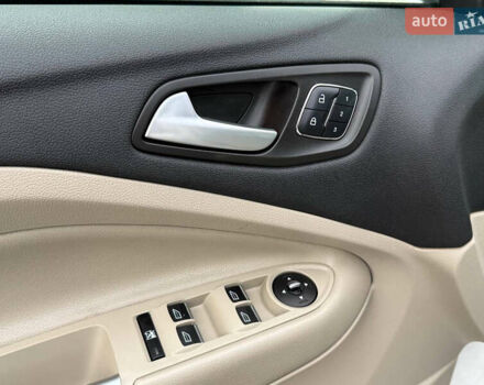 Белый Форд Эскейп, объемом двигателя 2 л и пробегом 179 тыс. км за 12600 $, фото 57 на Automoto.ua