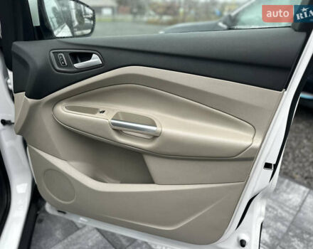 Белый Форд Эскейп, объемом двигателя 2 л и пробегом 183 тыс. км за 11800 $, фото 33 на Automoto.ua