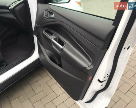 Белый Форд Эскейп, объемом двигателя 2 л и пробегом 185 тыс. км за 12800 $, фото 8 на Automoto.ua