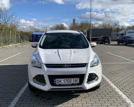 Форд Эскейп 2015 в Дубно на Automoto.ua Белый Форд Эскейп, объемом двигателя 2 л и пробегом 123 тыс. км за 13700 $, фото 1 на Automoto.ua