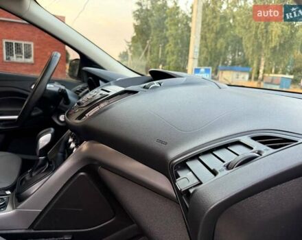 Белый Форд Эскейп, объемом двигателя 2 л и пробегом 140 тыс. км за 11400 $, фото 63 на Automoto.ua