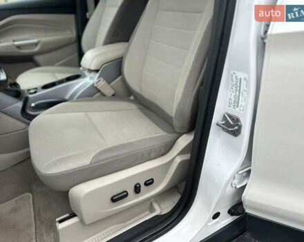 Белый Форд Эскейп, объемом двигателя 2 л и пробегом 183 тыс. км за 11800 $, фото 18 на Automoto.ua