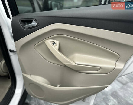 Белый Форд Эскейп, объемом двигателя 2 л и пробегом 183 тыс. км за 11800 $, фото 32 на Automoto.ua