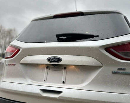 Белый Форд Эскейп, объемом двигателя 1.6 л и пробегом 170 тыс. км за 10350 $, фото 5 на Automoto.ua