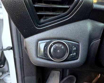 Белый Форд Эскейп, объемом двигателя 1.6 л и пробегом 97 тыс. км за 12000 $, фото 5 на Automoto.ua