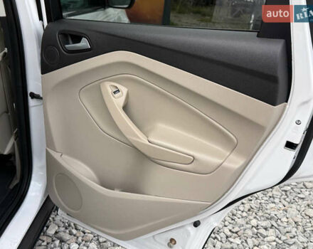 Белый Форд Эскейп, объемом двигателя 2 л и пробегом 179 тыс. км за 12600 $, фото 48 на Automoto.ua