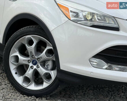 Белый Форд Эскейп, объемом двигателя 2 л и пробегом 179 тыс. км за 12600 $, фото 8 на Automoto.ua