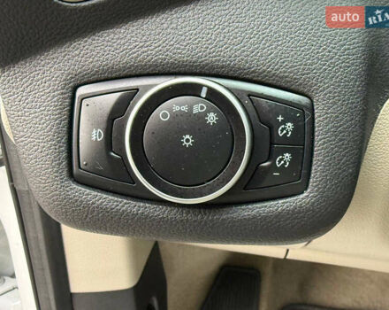 Белый Форд Эскейп, объемом двигателя 2 л и пробегом 179 тыс. км за 12600 $, фото 59 на Automoto.ua