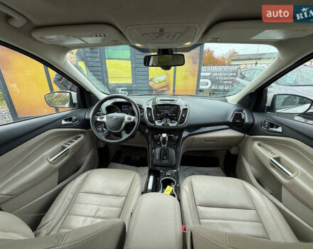 Белый Форд Эскейп, объемом двигателя 2 л и пробегом 179 тыс. км за 12600 $, фото 4 на Automoto.ua