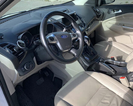 Форд Эскейп 2015 в Дубно на Automoto.ua Белый Форд Эскейп, объемом двигателя 2 л и пробегом 123 тыс. км за 13700 $, фото 10 на Automoto.ua