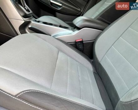 Белый Форд Эскейп, объемом двигателя 2 л и пробегом 140 тыс. км за 11400 $, фото 26 на Automoto.ua