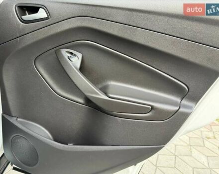 Белый Форд Эскейп, объемом двигателя 2 л и пробегом 140 тыс. км за 11400 $, фото 47 на Automoto.ua