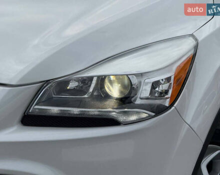 Белый Форд Эскейп, объемом двигателя 2 л и пробегом 179 тыс. км за 12600 $, фото 11 на Automoto.ua