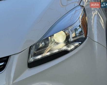 Белый Форд Эскейп, объемом двигателя 2 л и пробегом 161 тыс. км за 11950 $, фото 8 на Automoto.ua