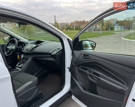 Форд Эскейп 2016 в Жмеренке на Automoto.ua Белый Форд Эскейп, объемом двигателя 2.5 л и пробегом 149 тыс. км за 10980 $, фото 16 на Automoto.ua