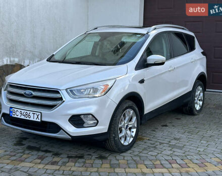 Белый Форд Эскейп, объемом двигателя 2 л и пробегом 217 тыс. км за 11900 $, фото 14 на Automoto.ua