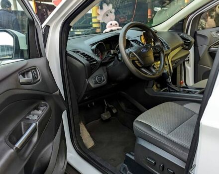 Форд Эскейп 2016 в Харькове на Automoto.ua Белый Форд Эскейп, объемом двигателя 1.5 л и пробегом 178 тыс. км за 11000 $, фото 5 на Automoto.ua