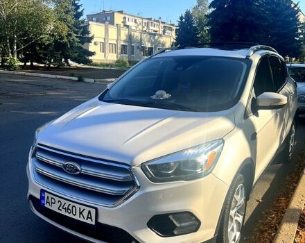Белый Форд Эскейп, объемом двигателя 2 л и пробегом 178 тыс. км за 14500 $, фото 3 на Automoto.ua