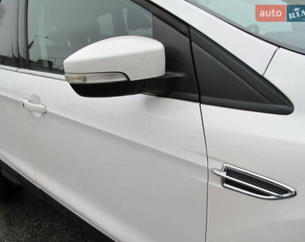 Белый Форд Эскейп, объемом двигателя 2 л и пробегом 117 тыс. км за 14000 $, фото 11 на Automoto.ua