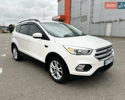 Белый Форд Эскейп, объемом двигателя 1.5 л и пробегом 208 тыс. км за 11899 $, фото 2 на Automoto.ua
