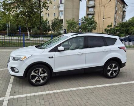 Белый Форд Эскейп, объемом двигателя 2 л и пробегом 108 тыс. км за 14200 $, фото 2 на Automoto.ua