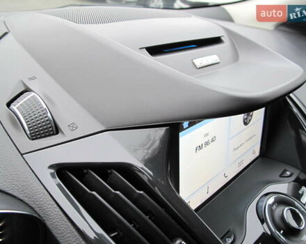 Белый Форд Эскейп, объемом двигателя 2 л и пробегом 117 тыс. км за 14000 $, фото 82 на Automoto.ua