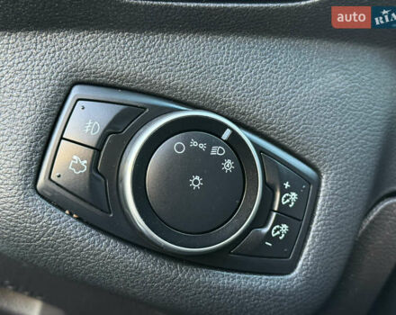 Белый Форд Эскейп, объемом двигателя 2 л и пробегом 161 тыс. км за 11950 $, фото 48 на Automoto.ua