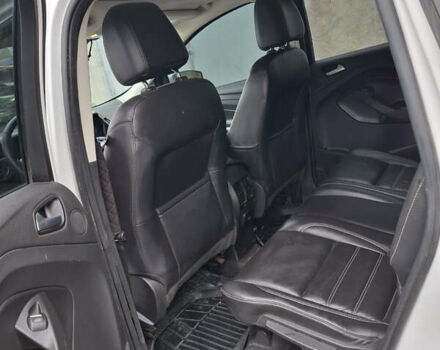 Белый Форд Эскейп, объемом двигателя 2 л и пробегом 180 тыс. км за 12000 $, фото 4 на Automoto.ua